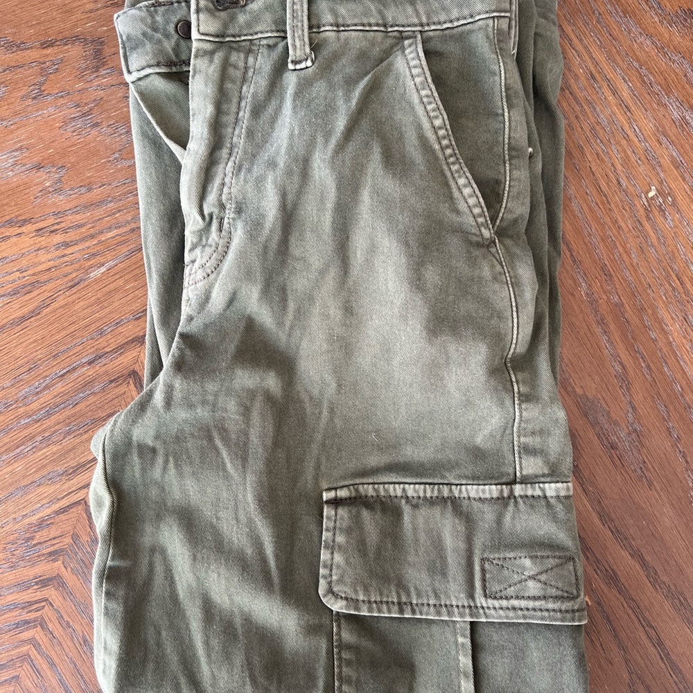 American Eagle Outfitters Army Green Cargo Pants